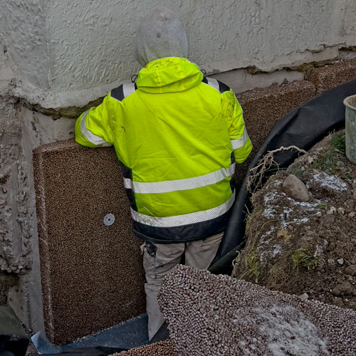 dranering stockholm steg10 Värmeislorende isolering monteras på husgrunden